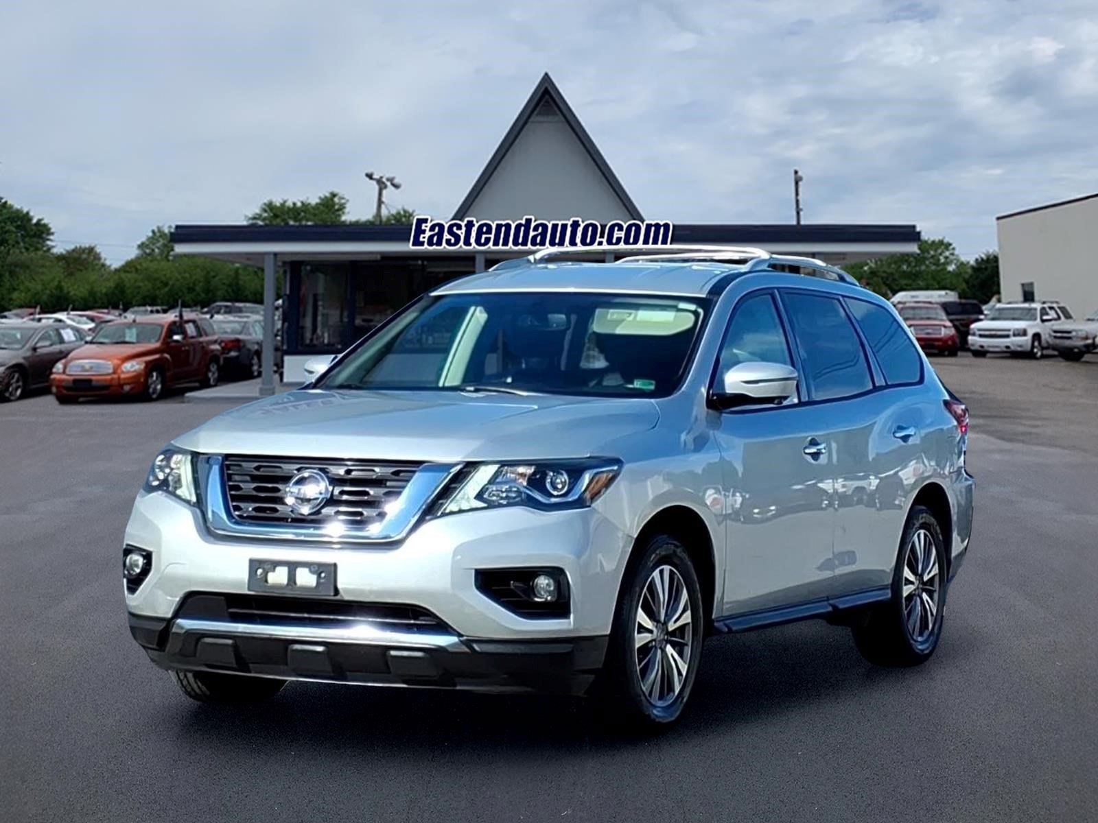 Used 2020 Nissan Pathfinder SL AWD/4WD image 1