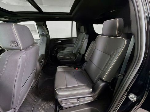 New 2026 Chevrolet Suburban Premier AWD/4WD image 19