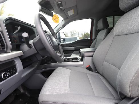 Certified 2025 Ford F250 XLT w/ Black Appearance Package image 2