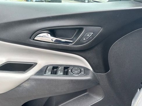 Used 2019 Chevrolet Equinox LS FWD image 11