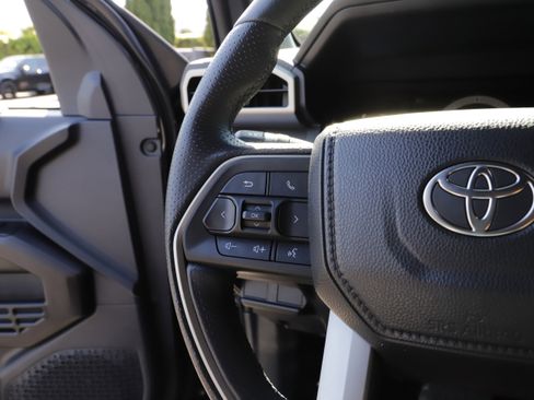 Used 2025 Toyota 4Runner SR5 AWD/4WD image 24