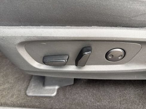 Used 2025 Nissan Pathfinder SV AWD/4WD image 12