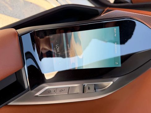 Used 2025 BMW i7 eDrive50 w/ Premium Package image 20