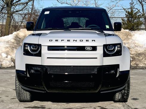 New 2026 Land Rover Defender 110 X-Dynamic SE image 3