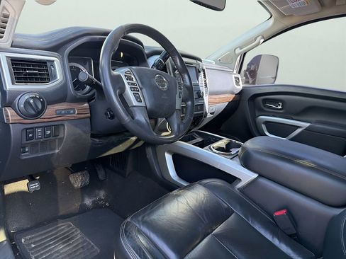 Used 2017 Nissan Titan SL image 6