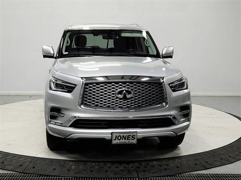 Used 2021 INFINITI QX80 Luxe image 2