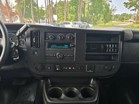 Used 2025 Chevrolet Express 3500 LT w/ LT Preferred Equipment Group RWD image 17
