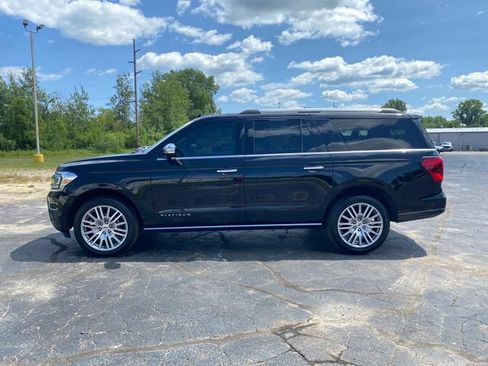 Used 2024 Ford Expedition Max Platinum AWD/4WD image 2