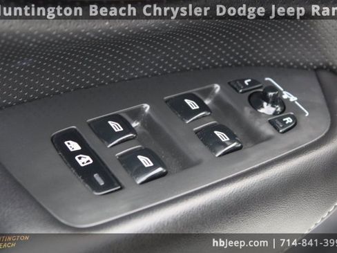 Used 2019 Volvo XC90 T8 R-Design w/ Advanced Package image 11