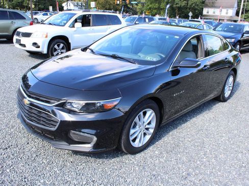 Used 2017 Chevrolet Malibu LT image 2