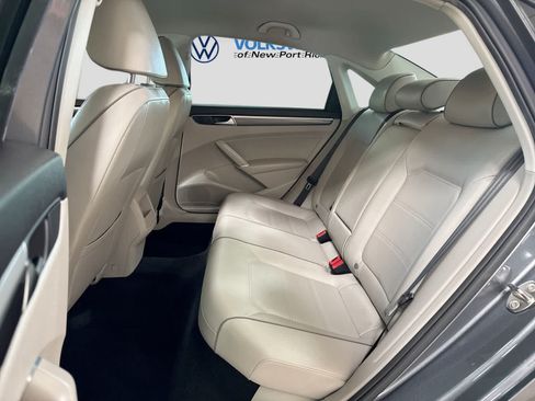 Used 2018 Volkswagen Passat 2.0T R-Line FWD image 25
