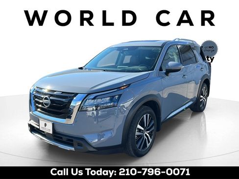 Used 2025 Nissan Pathfinder Platinum image 10