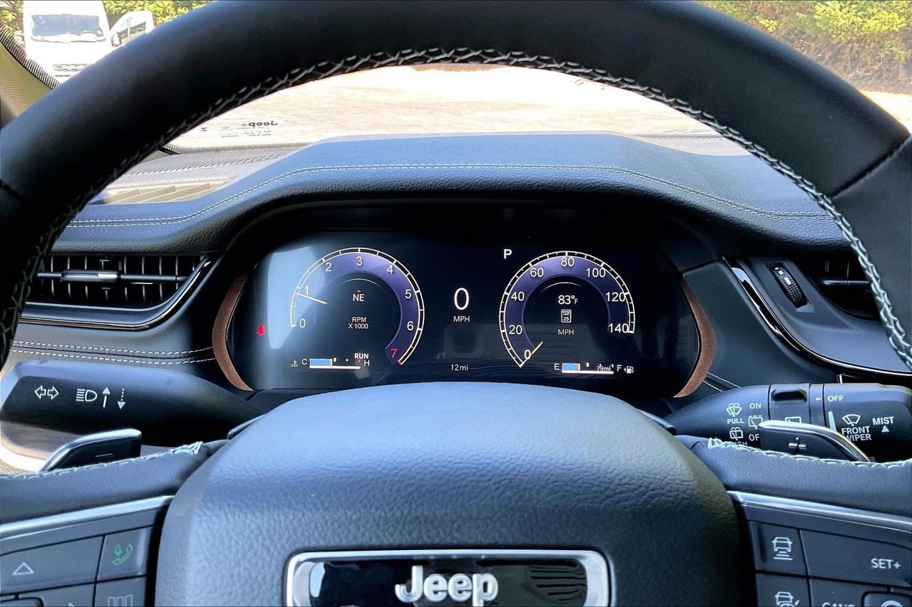 New 2027 Jeep Grand Cherokee Altitude RWD image 10