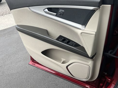 Used 2019 Lincoln Nautilus FWD image 17