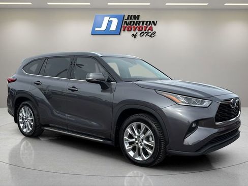 Used 2022 Toyota Highlander Limited FWD image 3