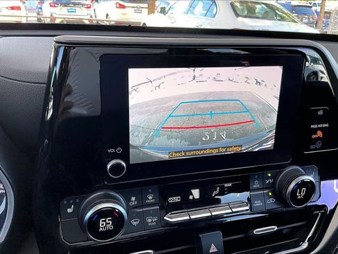 Used 2023 Toyota Highlander XLE image 25