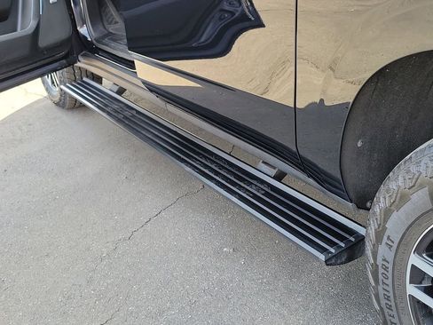 Used 2023 GMC Yukon XL AT4 image 36