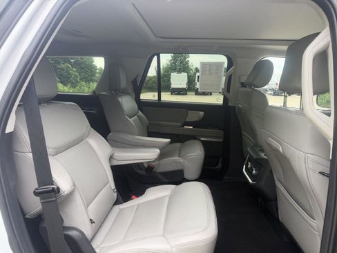Used 2025 Ford Expedition Active AWD/4WD image 24