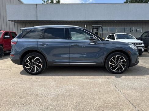 Used 2023 Lincoln Corsair Reserve w/ Equipment Group 201A AWD/4WD image 2