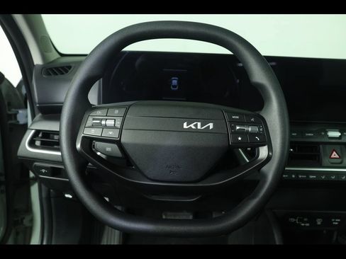Used 2025 Kia K4 FWD image 11