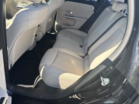 Used 2021 Mercedes-Benz GLA 250 4MATIC image 32