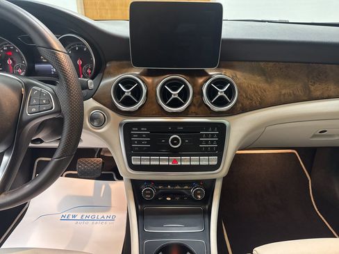 Used 2019 Mercedes-Benz GLA 250 4MATIC image 10