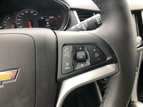 Used 2020 Chevrolet Trax LT w/ LT Convenience Package FWD image 19