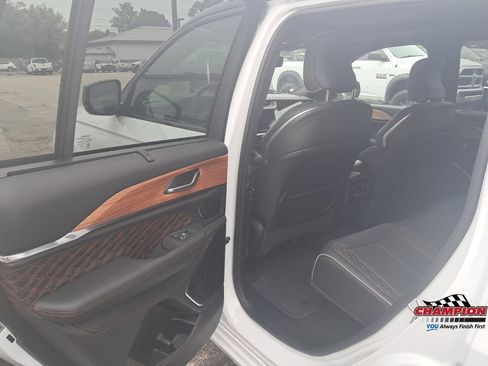 Used 2026 Jeep Grand Cherokee Summit w/ Obsidian Package AWD/4WD image 13
