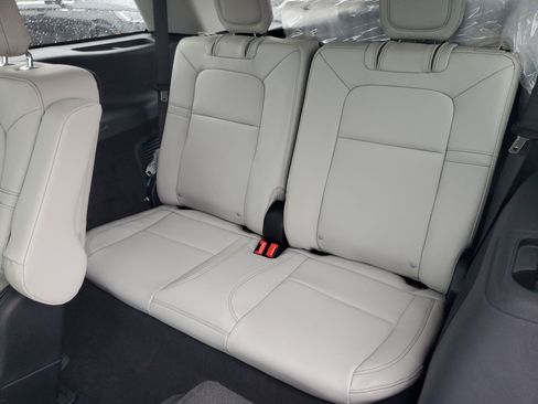 New 2026 Lincoln Aviator AWD image 27