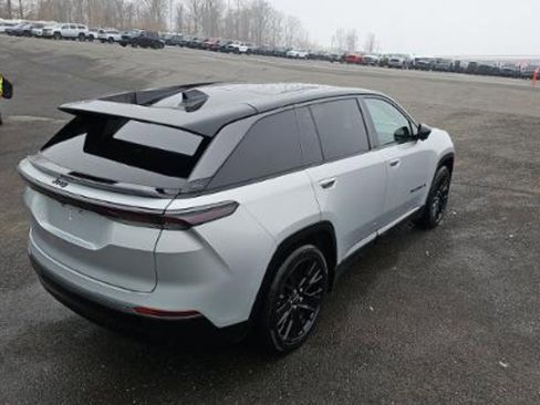 Used 2024 Jeep Wagoneer Launch Edition image 4