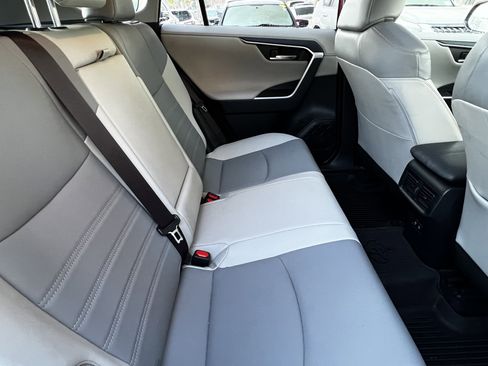 Used 2020 Toyota RAV4 Limited image 41