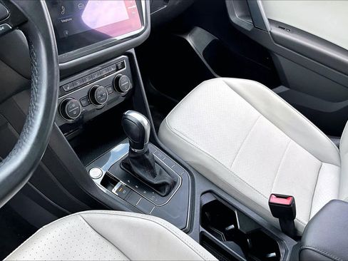 Used 2019 Volkswagen Tiguan SE w/ Panoramic Sunroof Package FWD image 14