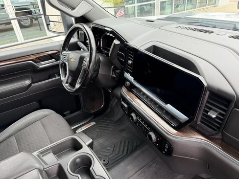 Used 2024 Chevrolet Silverado 2500 LT AWD/4WD image 18