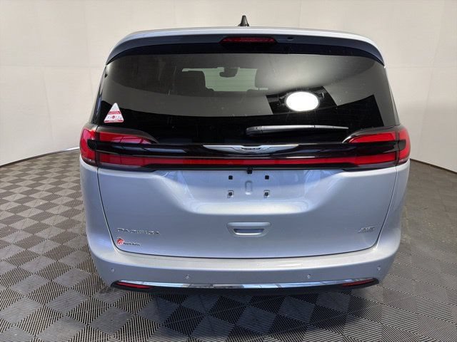 New 2026 Chrysler Pacifica Select AWD/4WD image 5