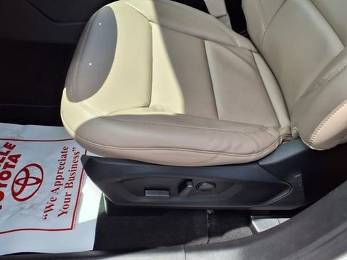 Used 2023 Ford Explorer XLT w/ Equipment Group 202A image 15