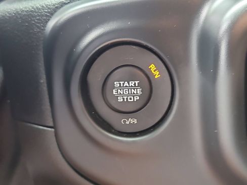 Certified 2019 Jeep Wrangler Unlimited Sahara AWD/4WD image 32