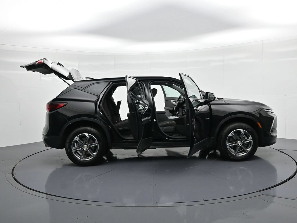 Used 2025 Chevrolet Blazer LT FWD image 23