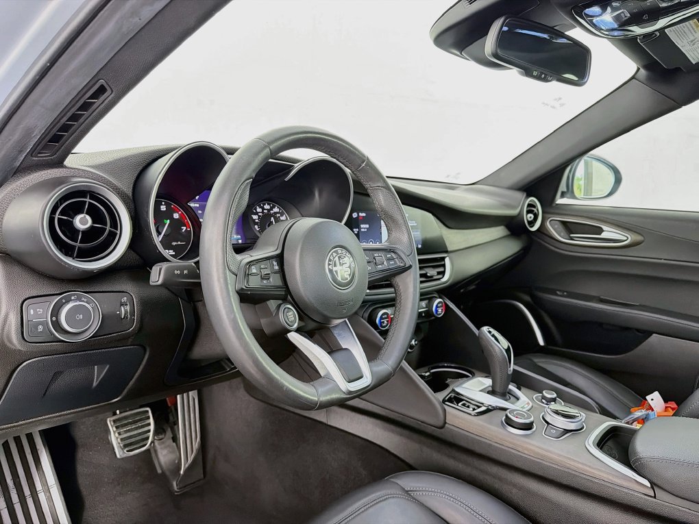 Used 2022 Alfa Romeo Giulia Ti RWD image 14