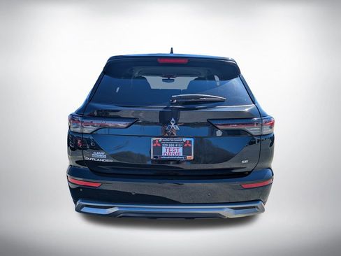 New 2026 Mitsubishi Outlander SE image 4