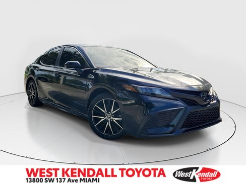 Used 2024 Toyota Camry SE w/ Convenience Package FWD image 1