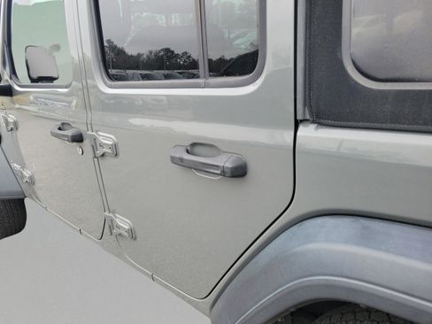 Used 2018 Jeep Wrangler Unlimited Sport S image 18