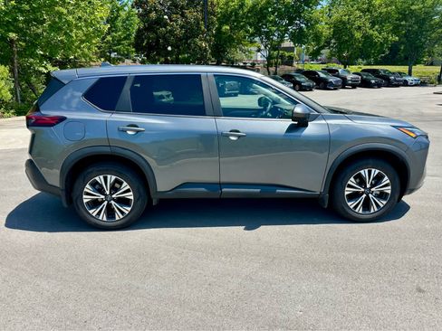 Used 2023 Nissan Rogue SV FWD image 4