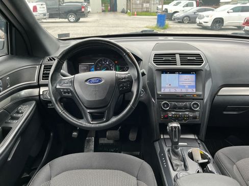 Used 2018 Ford Explorer XLT w/ Equipment Group 201A AWD/4WD image 26