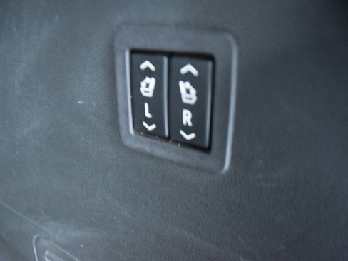 Used 2022 Buick Enclave Premium image 40