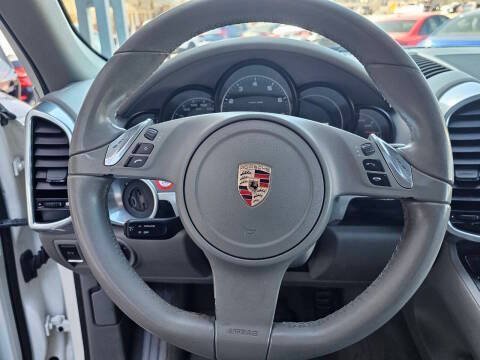 Used 2012 Porsche Cayenne AWD/4WD image 11