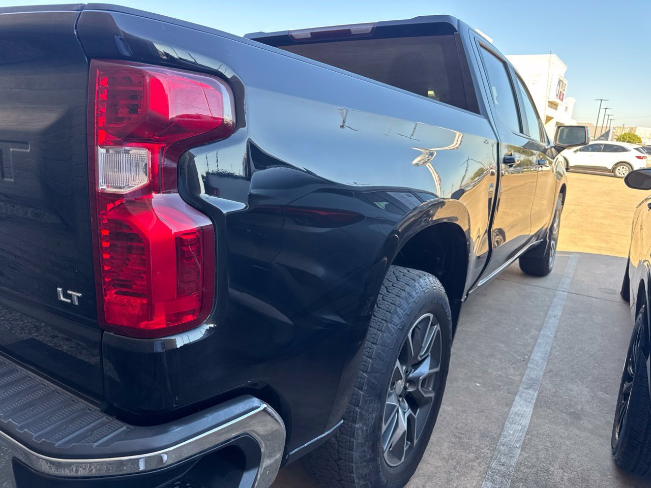 Used 2023 Chevrolet Silverado 1500 LT AWD/4WD image 5