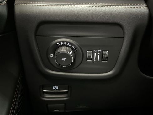 Used 2025 Jeep Grand Cherokee L Summit image 28