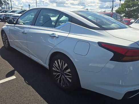 Used 2025 Nissan Altima 2.5 SV FWD image 4