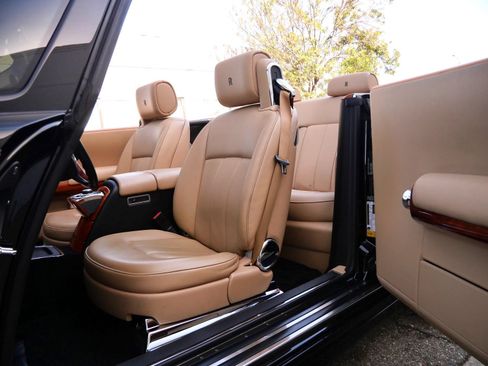 Used 2013 Rolls-Royce Phantom Drophead Coupe RWD image 23