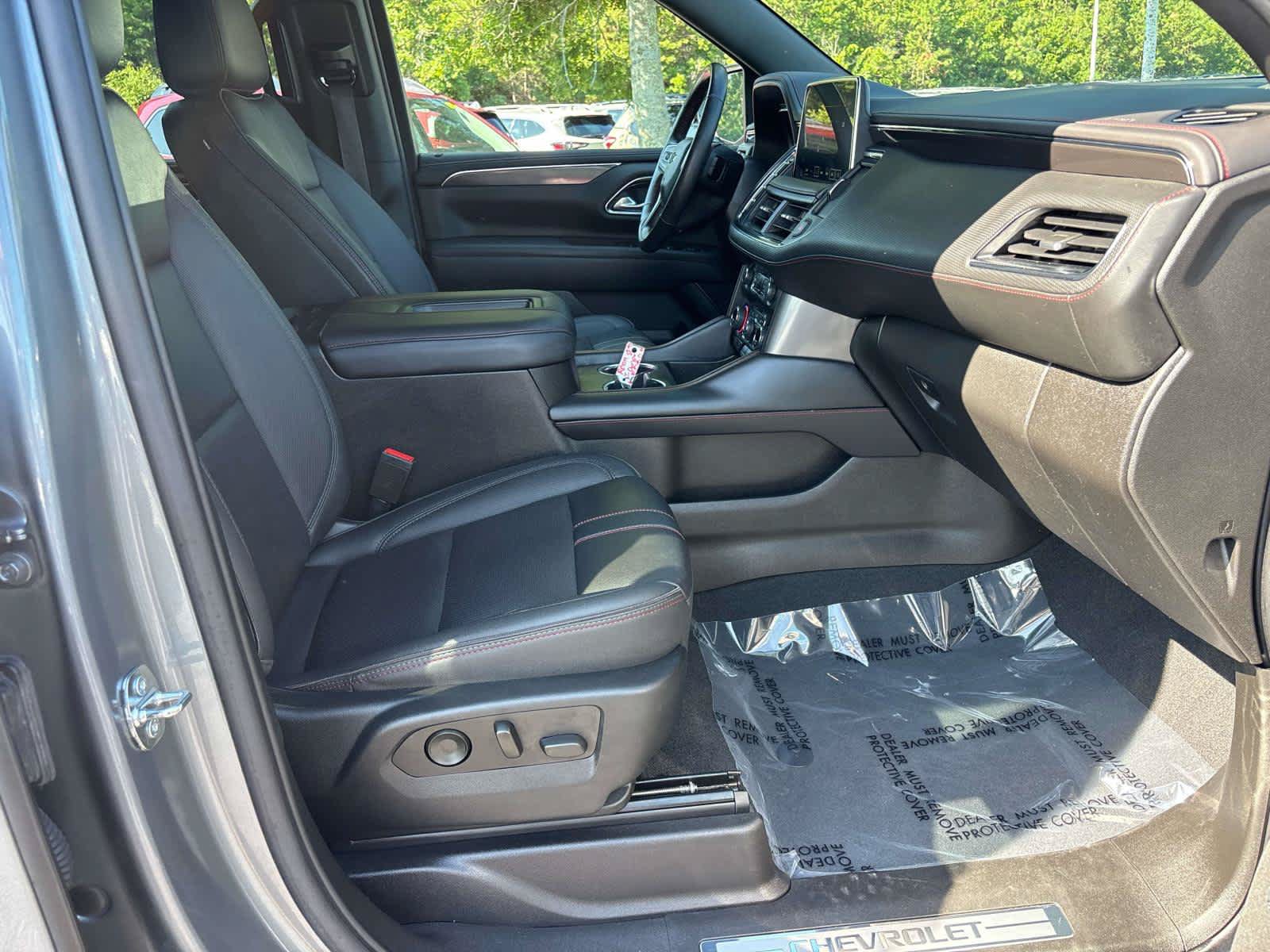 Used 2022 Chevrolet Suburban RST w/ Luxury Package AWD/4WD image 19